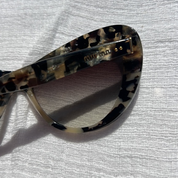Miu Miu cat eye sunglasses.❤️ - Picture 5 of 17